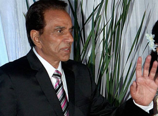 पापा धर्मेन्द्र तंदरुस्त और अच्छे हैं : ईशा देओल