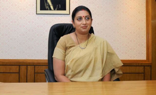 स्मृति ईरानी ने प्रधानमंत्री नरेन्द्र मोदी को महान अर्थशास्त्री बताया