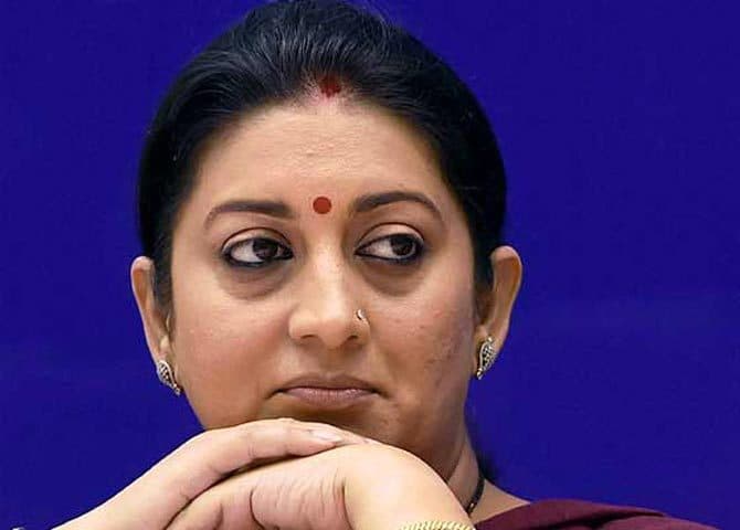 कांग्रेस ने स्मृति को मोदी की चापलूस बताया