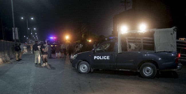 गद्दाफी स्टेडियम के बाहर आत्मघाती विस्फोट, पाक क्रिकेट पर फिर गहराया सुरक्षा का संकट