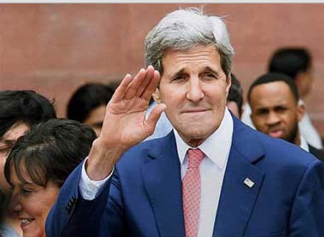 जॉन केरी फ्रांस में साइकिल दुर्घटना में जख्मी, पैर टूटा