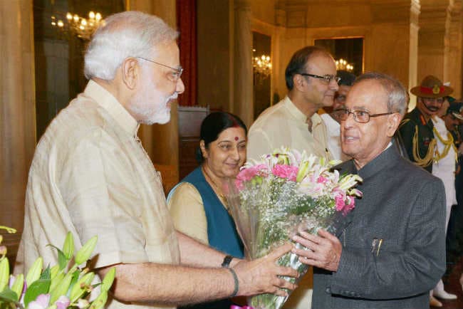 राष्ट्रपति प्रणव मुखर्जी पांच दिवसीय यात्रा के पहले चरण के तहत पहुंचे स्वीडन