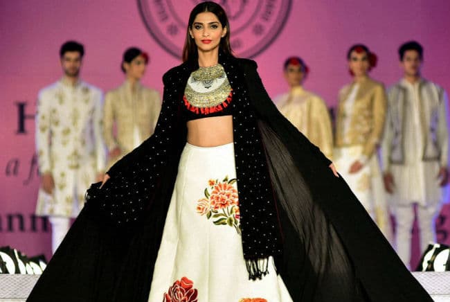 HAPPY B''DAY खूबसूरत सोनम कपूर, देखें वीडियो