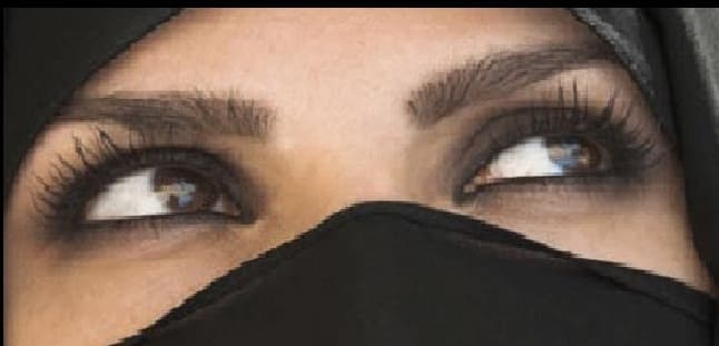 लंदन में हिजाब पहनी एक महिला से तीन महिलाओं ने की मारपीट