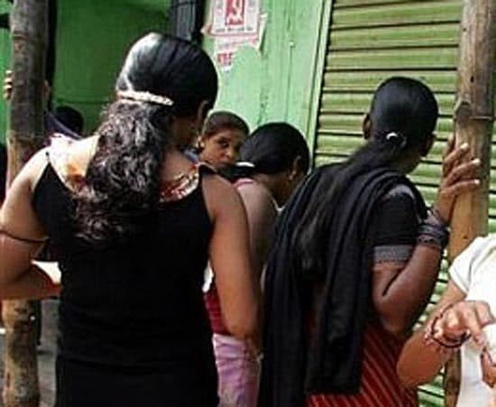 सिलीगुड़ी में खुलेआम घूम रही महिला सेक्स वर्कर