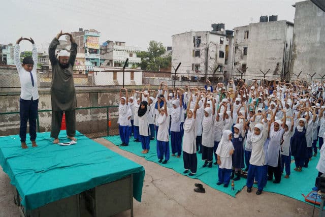 मुस्लिम दम्पति की संस्था सिखाएगी 21 जून को योग