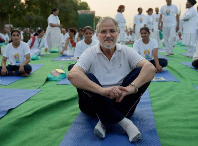 योग दिवस समारोह में दूर-दूर रहे केजरीवाल व जंग, दोनों के बीच नहीं हुई कोई बातचीत