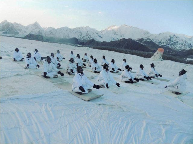 सियाचीन में शून्य से कम तापमान में जवानों ने किया योग