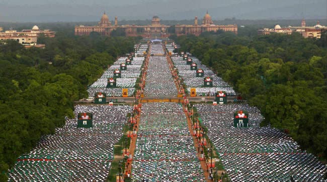 राजपथ पर आयोजित अंतरराष्ट्रीय योग दिवस समारोह ने दो गिनीज वर्ल्ड रिकार्ड बनाये