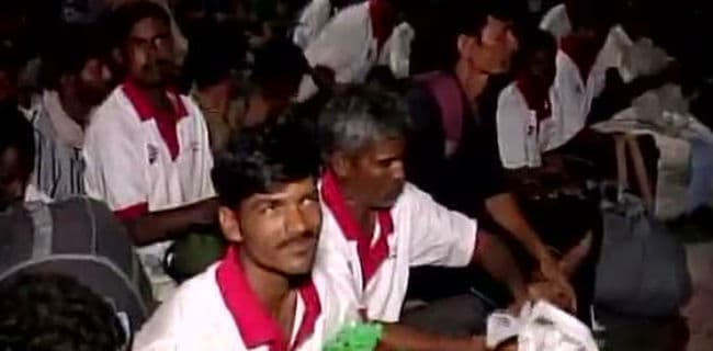 पाकिस्तान के द्वारा रिहा किए गये मछुआरे पहुंचे वड़ोदरा, हुआ जोरदार स्वागत