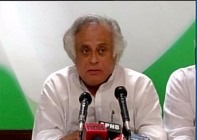 ''ललितगेट'' मामला : मदद के दस्तावेज में वसुंधरा के हस्ताक्षर, कांग्रेस ने इस्तीफे की मांग तेज की