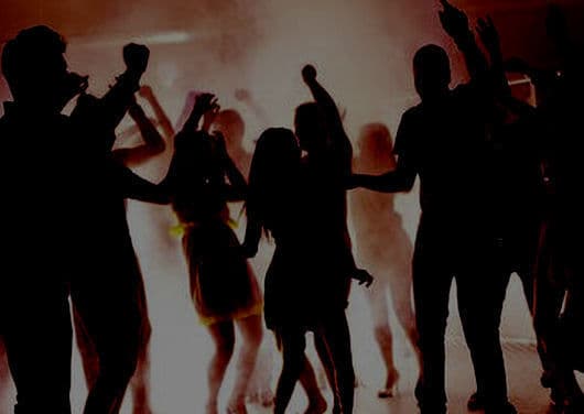 देहसुख में डूबता देश