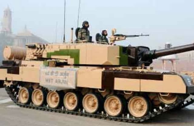 पहली बार चीन ने दिखाये अपने हथियार, भारत के अर्जुन टैंक की तारीफ की