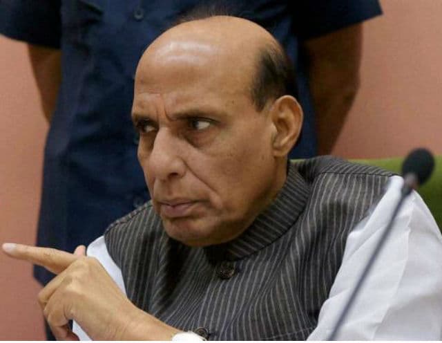 अंग्रेजी बोलों पर अंग्रेज मत बनोः राजनाथ सिंह