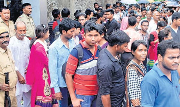 टेट : नौकरी पाने से भी बड़ी चुनौती फॉर्म पाना
