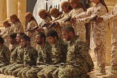ISIS ने बच्चों से कराया 25 सीरियाई सैनिको का कत्ल