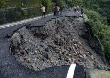 दार्जिलिंग में भूस्खलन का कारण बेतरतीबी सडक निर्माण