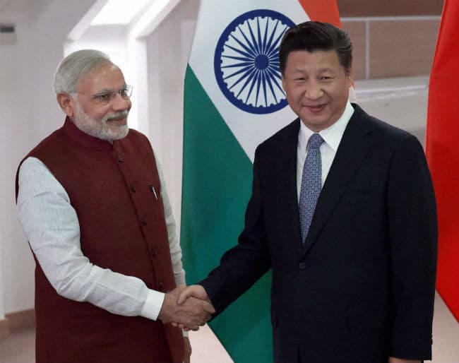 शी चिनफिंग से मिले प्रधानमंत्री नरेंद्र मोदी, लखवी मामले पर चिंताओं से कराया अवगत