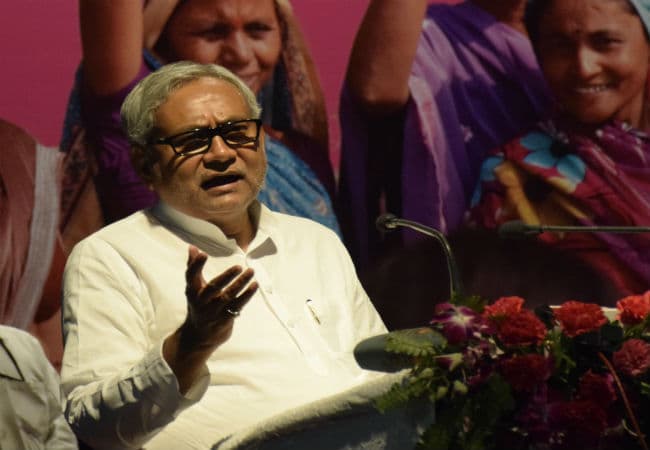 नीतीश का एलान, अगली बार बनी सरकार को बंद होगी शराब, मांझी ने बताया चुनावी हथकंडा