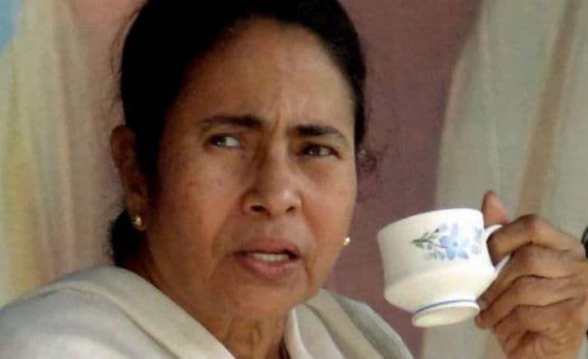 अब सोनिया गांधी की इफ्तार पार्टी से ममता बनर्जी ने किया किनारा