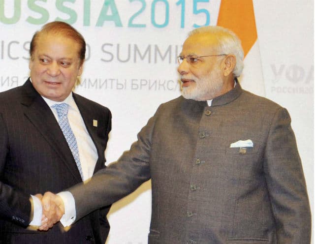 उधर मोदी-शरीफ की बातचीत, इधर पाक मंत्री का भारत को चेतावनी