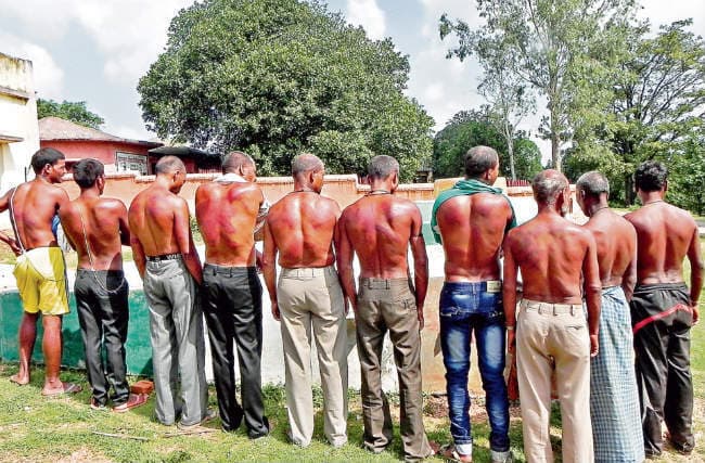 उग्रवादियों ने 25 ग्रामीणों को पीटा