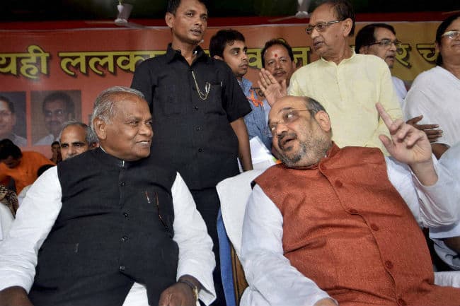 भाजपा अध्यक्ष अमित शाह ने परिवर्तन रथों को किया रवाना कहा- नमो 25 को रखेंगे विकास का खाका
