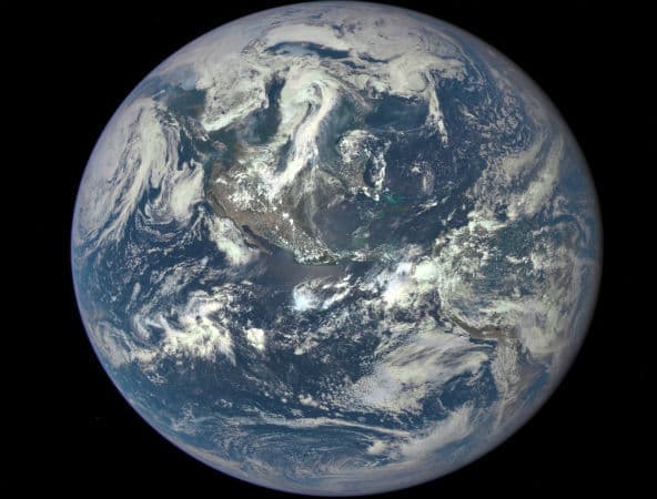 नासा के ”एपिक” कैमरे ने कैद की पृथ्वी की अनूठी तस्वीर