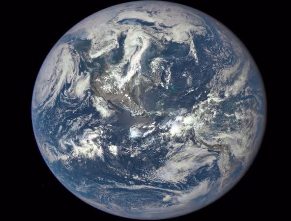 नासा के ''एपिक'' कैमरे ने कैद की पृथ्वी की अनूठी तस्वीर