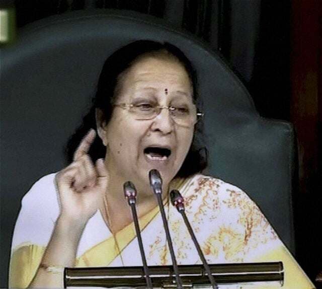 लोकसभा में प्लेकार्ड युद्ध जारी, अध्यक्ष सुमित्रा महाजन की चेतावनी भी बेअसर