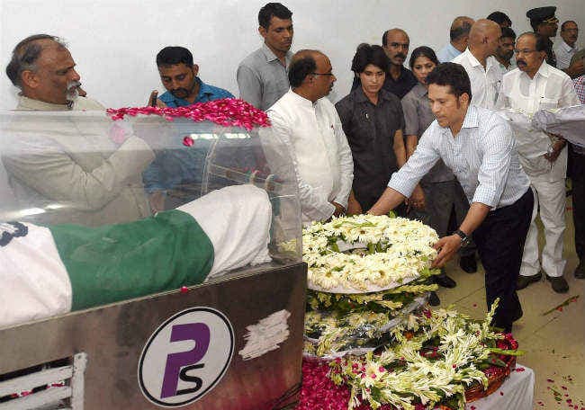 VIDEO : प्रधानमंत्री,राष्ट्रपति सहित देश-दुनिया भर के नेताओं ने दी कलाम को श्रद्धांजलि, गुरुवार को रामेश्वरम में अंतिम संस्कार