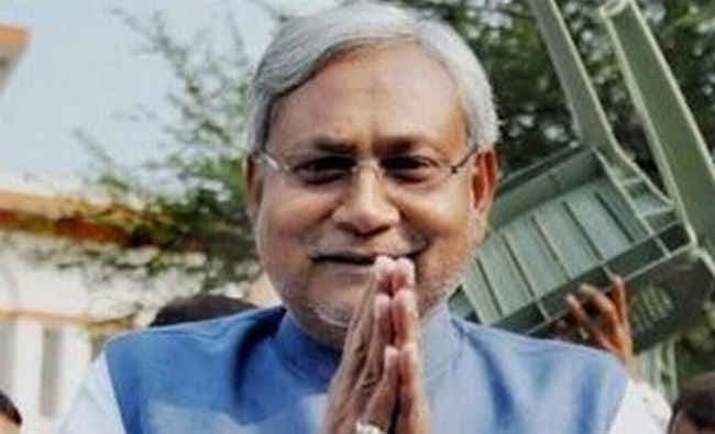 ट्वीटर पर सीएम के जवाब : उड़ जायेगा हंस, अकेला जग दर्शन का मेला