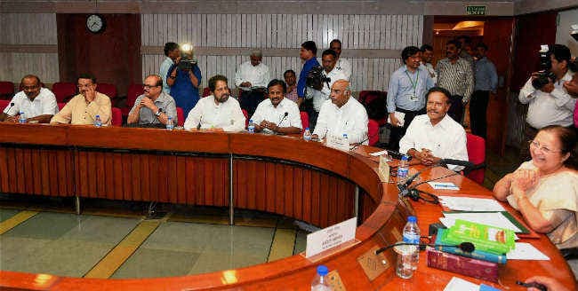 स्पीकर की बुलायी बैठक में भी नहीं बनी बात, विपक्ष ने कहा गतिरोध के लिए सरकार जिम्मेदार