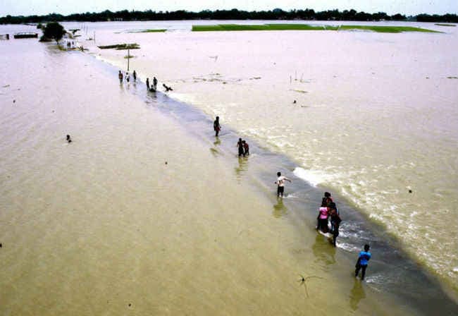 भूस्खलन और बाढ से नेपाल में 90 लोगों की मौत