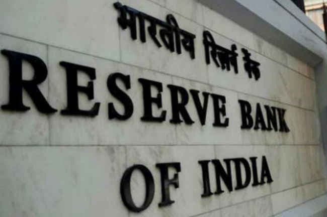अगली मौद्रिक समीक्षा से पहले ब्याज दरें घटा सकता है रिजर्व बैंक : राजन