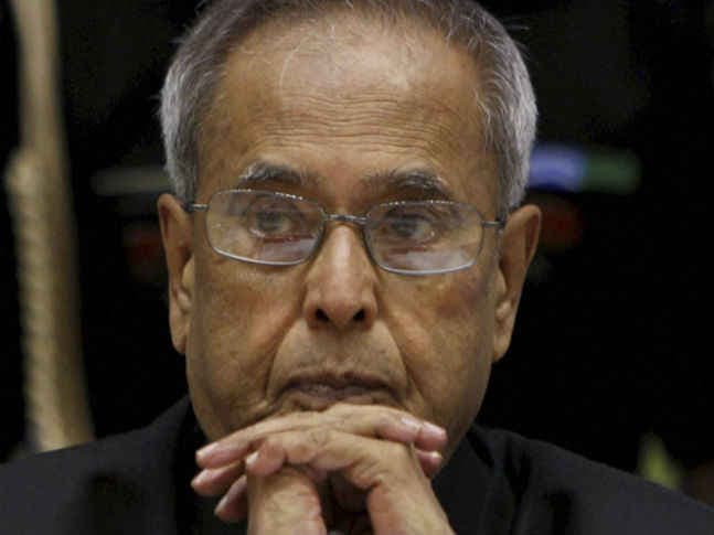 राष्ट्रपति की पत्नी बीमार, ओडि़शा दौरा बीच में छोड़ दिल्ली लौटे प्रणब मुखर्जी