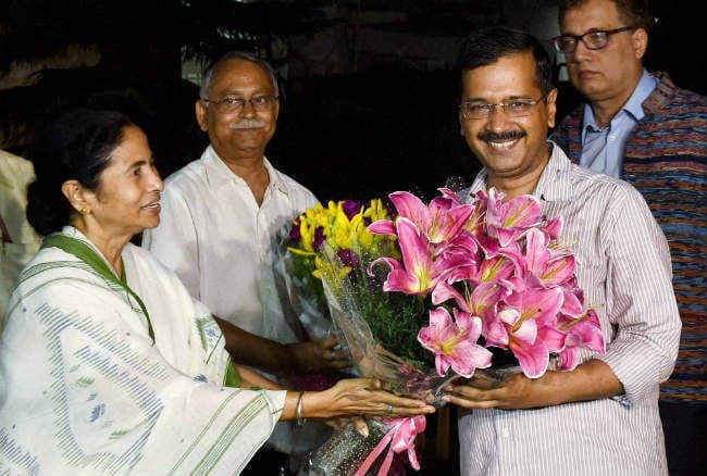 ममता बनर्जी से मिले अरविंद केजरीवाल, कई मुद्दों पर हुई चर्चा