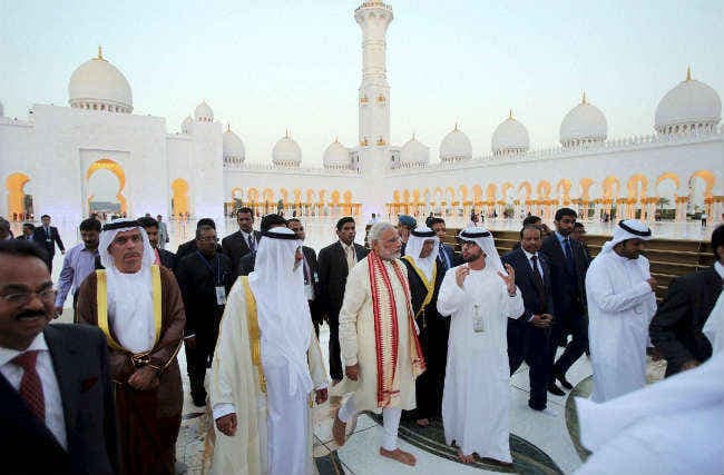 UAE दौरा : PM नरेंद्र मोदी का जादू अब भी कायम, मसजिद में लगे मोदी-मोदी के नारे