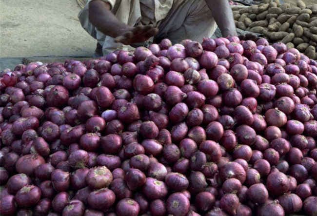 प्याज ने फिर रुलाया, दिल्ली में कीमत 80 रुपये किलो, आयात की तैयारी