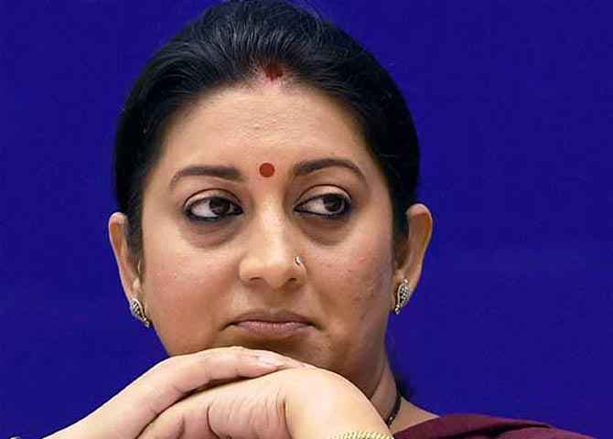 स्मृति ईरानी के लेटरहेड में अशुद्धि, सोशल मीडिया में हंगामा