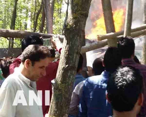 वायुसेना का विमान दुर्घटनाग्रस्त, पायलट सुरक्षित