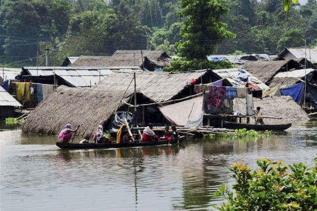 भूस्खलन से गुवाहाटी-शिलांग के बीच संपर्क टूटा