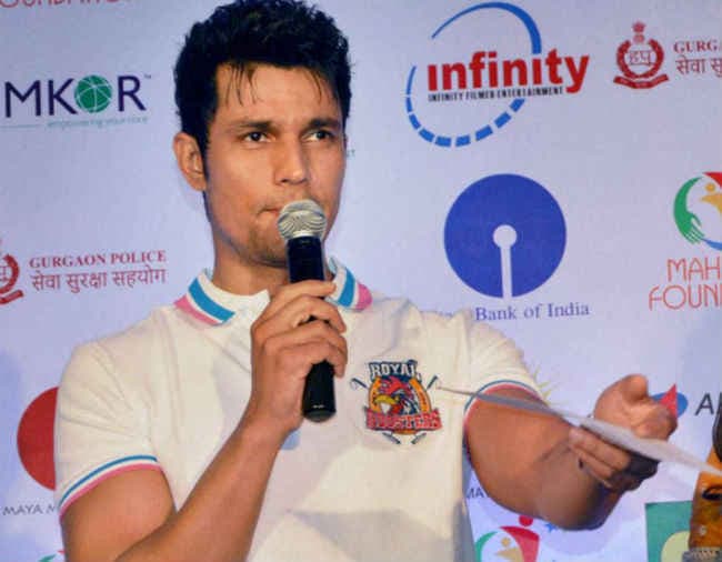 रणदीप बने ''सीरियल किलर'' चार्ल्स शोभराज, मोशन पोस्टर रिलीज