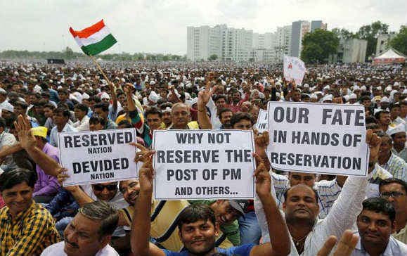 पटेलों ने बैंक में जमा पूंजी निकाली, गांवों में राजनीतिक नेताओं के प्रवेश पर रोक लगाई