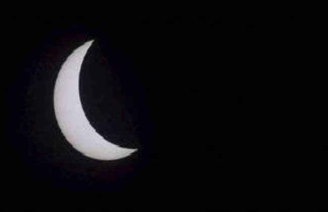 पृथ्वी के गुरुत्वाकर्षण खिंचाव के कारण सिकुड रहा है चंद्रमा : नासा