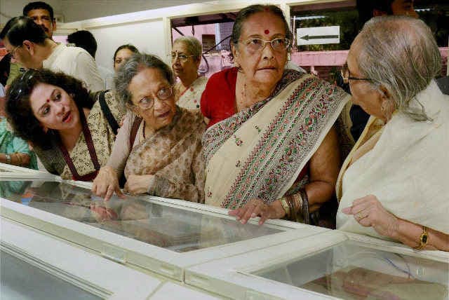 नेताजी की 64 फाइलें सार्वजनिक, मोदी पर ममता-स्वामी का दोहरा दबाव