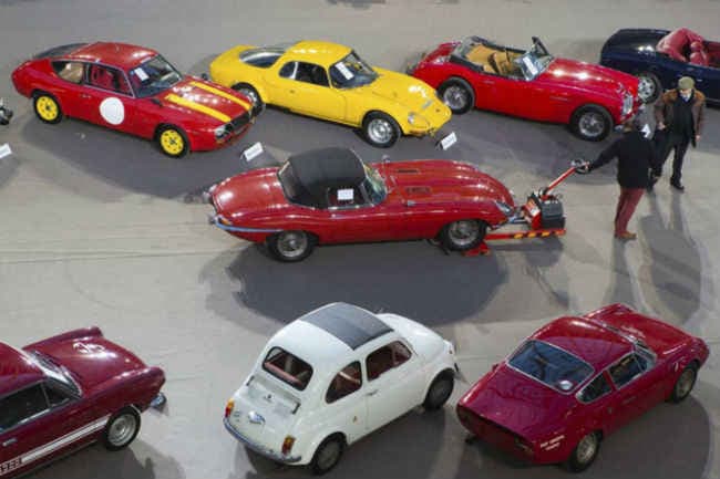 गुड़गांव में ''कार फ्री डे'', सड़कों पर कम दिख रही हैं गाडि़यां