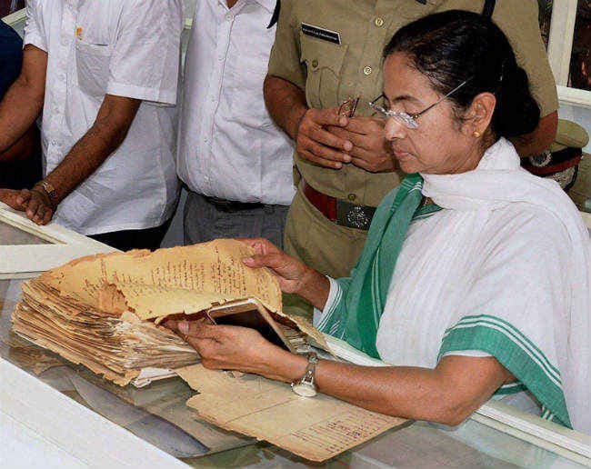 केंद्र को नेताजी से जुडी फाइलों को सार्वजनिक करना चाहिए : ममता बनर्जी