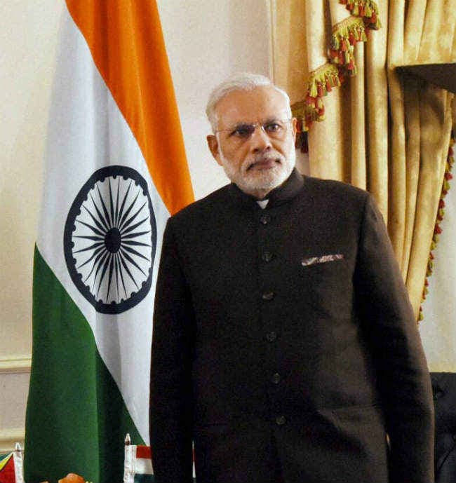 मोदी ने ओबामा को भेंट में देने के लिए शेफ को हस्ताक्षर कर दिया तिरंगा, बवाल