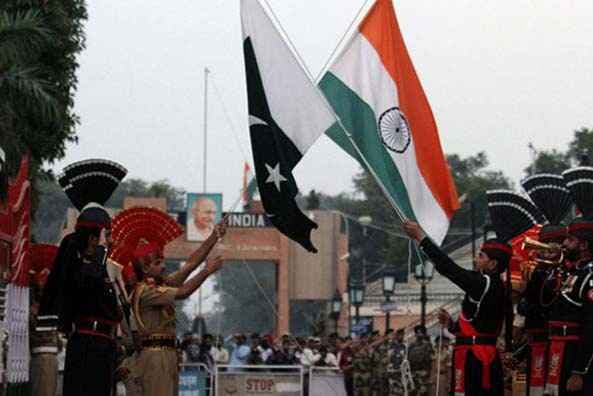 सीमा पर भारत और पाकिस्तानी सैनिकों ने बकरीद के मौके पर एक दूसरे को मिठाइयां दीं